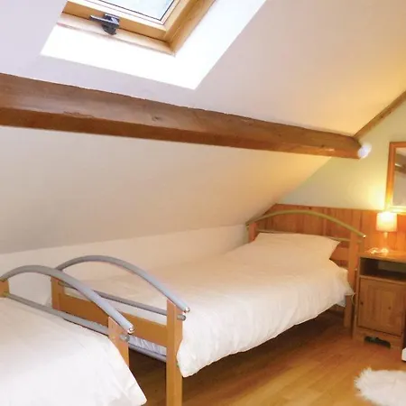 Three-bedroom Holiday In Brouains Сasa de vacaciones