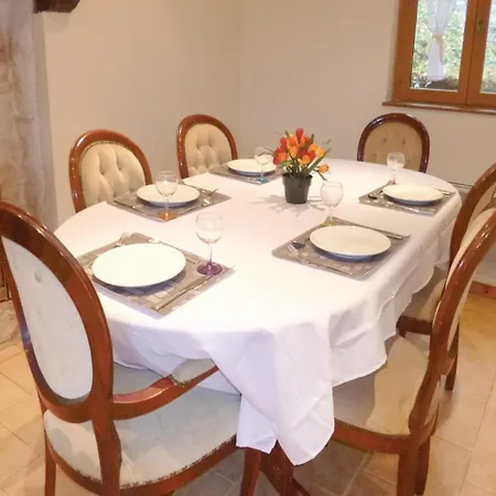 Three-bedroom Holiday In Brouains Сasa de vacaciones *
