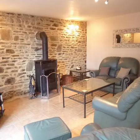 Three-bedroom Holiday In Brouains *