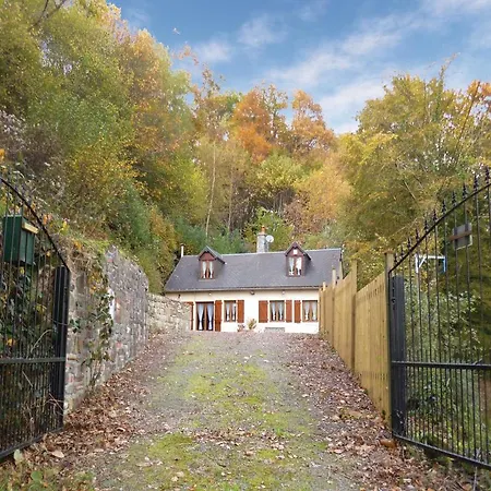 Сasa de vacaciones Three-bedroom Holiday In Brouains *
