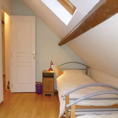 Three-bedroom Holiday In Brouains Сasa de vacaciones