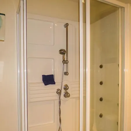 Сasa de vacaciones Three-bedroom Holiday In Brouains Beauficel